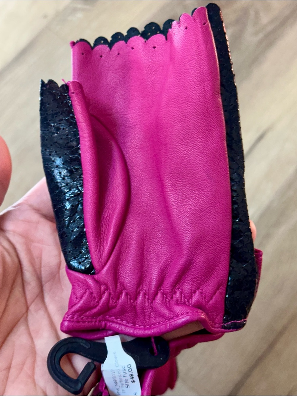 David & Young Genuine Leather Fingerless Gloves Pink Black NWT Size S - Picture 11 of 12